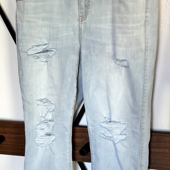 Torrid Super Soft Crop Jegging Capris Light Wash Distressed Denim sz(18) - Picture 2 of 8